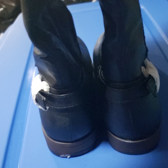 Women's Knee High Boots - Picture 4 of 5